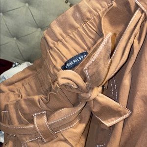 kendall and kylie paper bag pants never worn